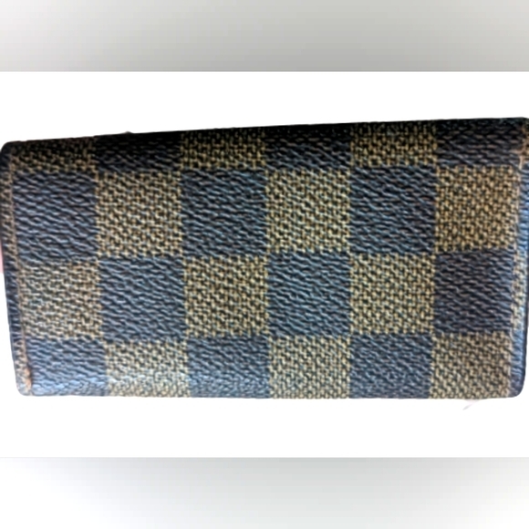 EUC Louis Vuitton Demier 4 ring key holder Snap is perfect, no flaws on edges - Picture 2 of 12